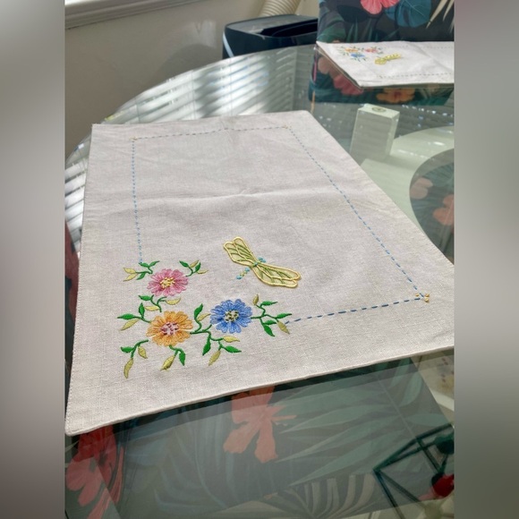 Embroidered Placemats Set of 4 Cotton Butterflies Tea Time Spring Cottagecore - Picture 3 of 11